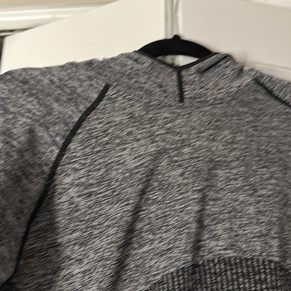 Fabletics pullover - Picture 3 of 5